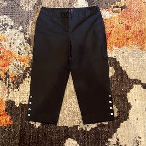 Rafaela size 6 black capris